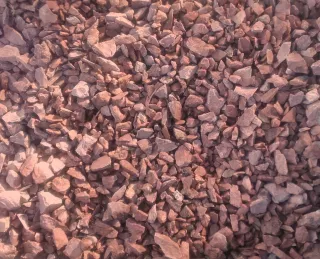 Vörös kőzúzalék 25 kg/zsák, 5-20 mm (400186)